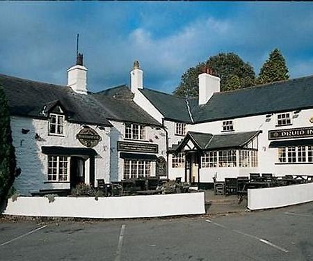Llanferres The Druid Inn מראה חיצוני תמונה